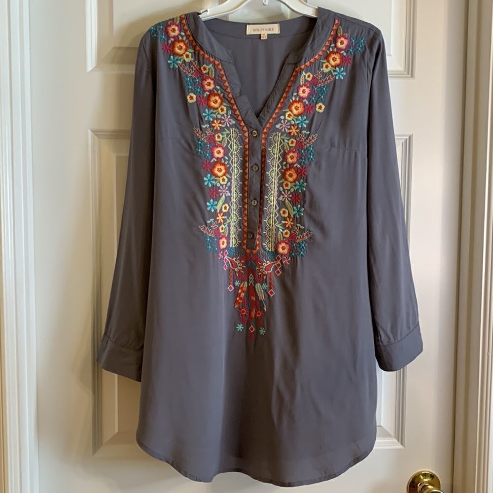 Solitaire size medium beautifully detailed with embroidery work